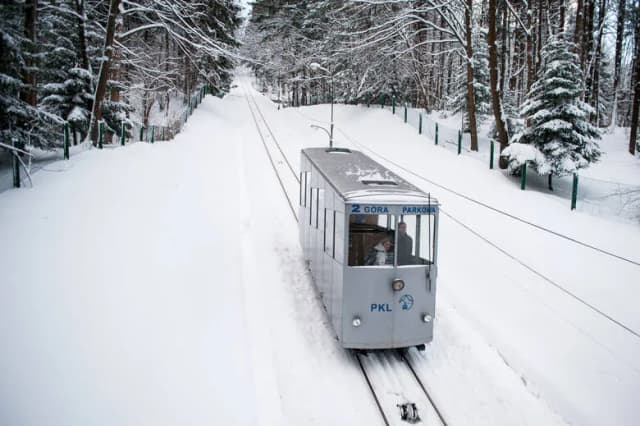 Ile kosztują bilety na Górę Parkową? Sprawdzamy ceny na 2025! Ile kosztują bilety na Górę Parkową? Sprawdzamy ceny na 2025!