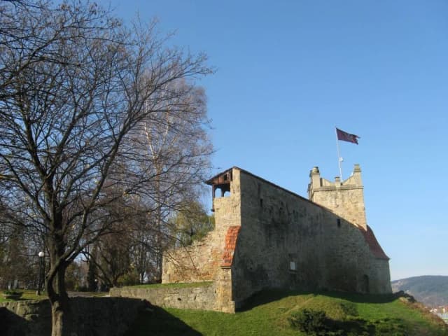 Zamek królewski w Nowym Sączu – historia, tajemnice i atrakcje Zamek królewski w Nowym Sączu – historia, tajemnice i atrakcje